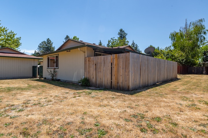 Building Photo - 113 SW Fleishauer Ln