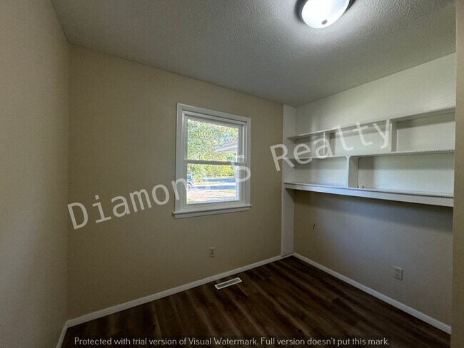 Building Photo - 3 Bedroom Home Located Near Mercy!