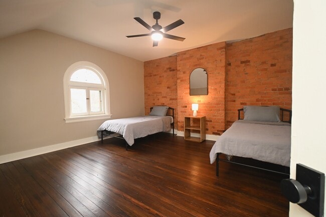 Building Photo - 2369 Park Ave