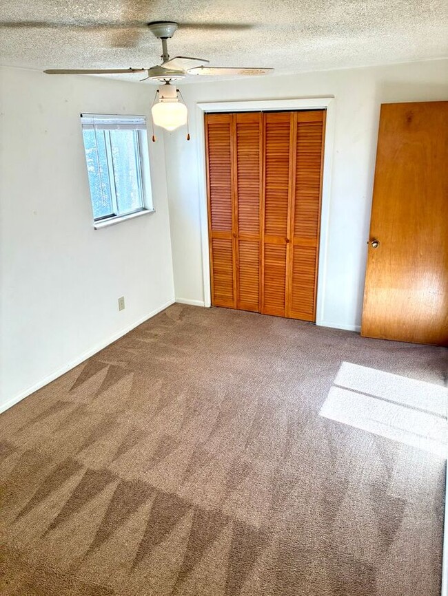 Building Photo - *** MOVE-IN SPECIAL 50% off the First Month*** Great 2 bed 1 bath within 1 mile of CSU!