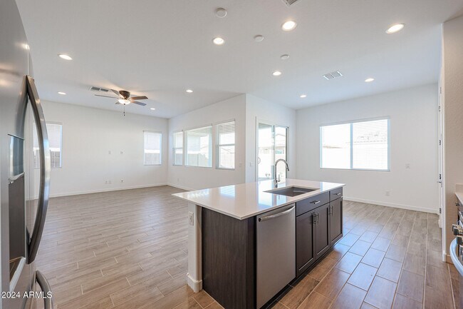 Building Photo - 7606 W Jackrabbit Ln