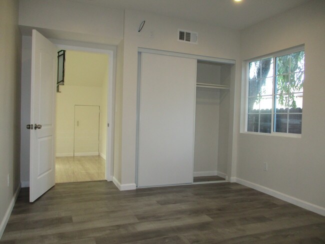 Building Photo - 6516 Beck Ave