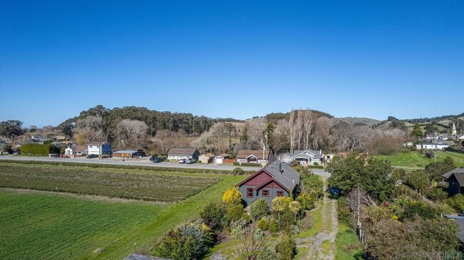 Building Photo - 1926 Pescadero Creek Rd