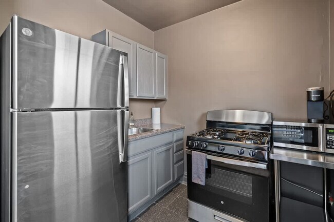 Building Photo - 3549 N Janssen Ave