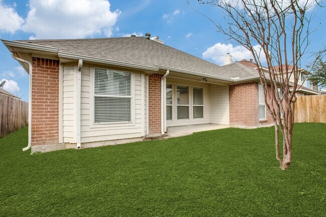 Building Photo - 7740 Summerbrook Cir