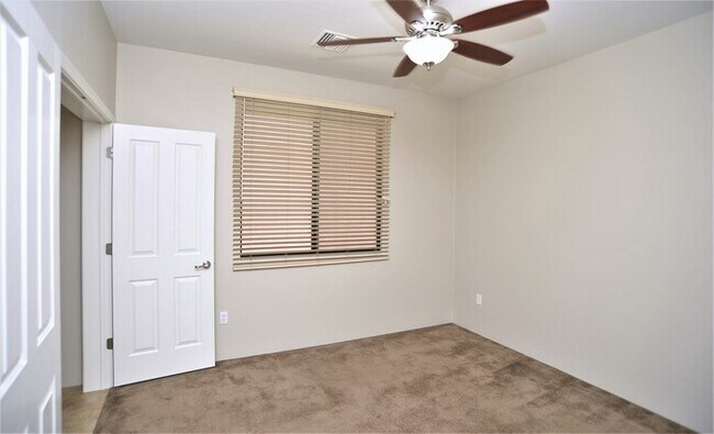 Building Photo - 381 E Calderwood Rd