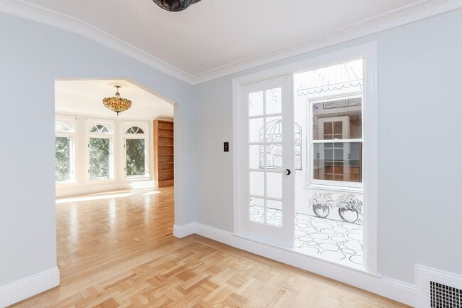 Building Photo - 3 Bed / 2 Bath Cayuga Terrace single family home with garage parking and private backyard. YouTub...