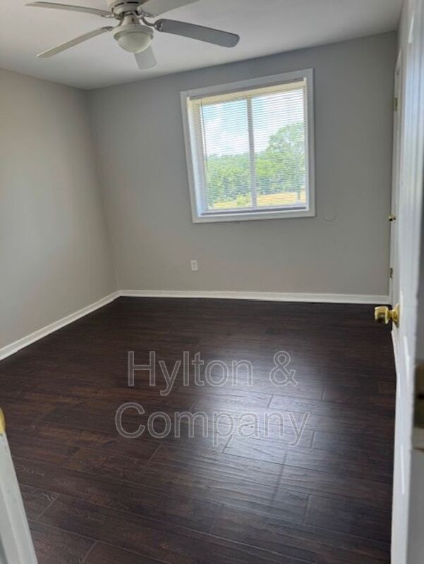 Building Photo - 1703 Lamb Ave