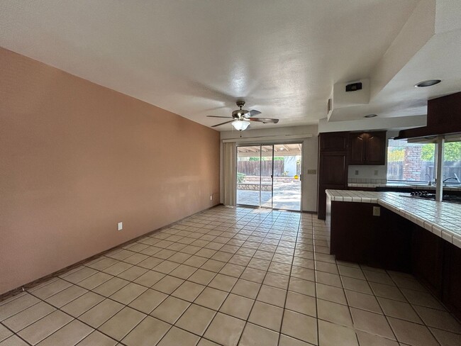 Building Photo - 5055 Pearblossom Dr