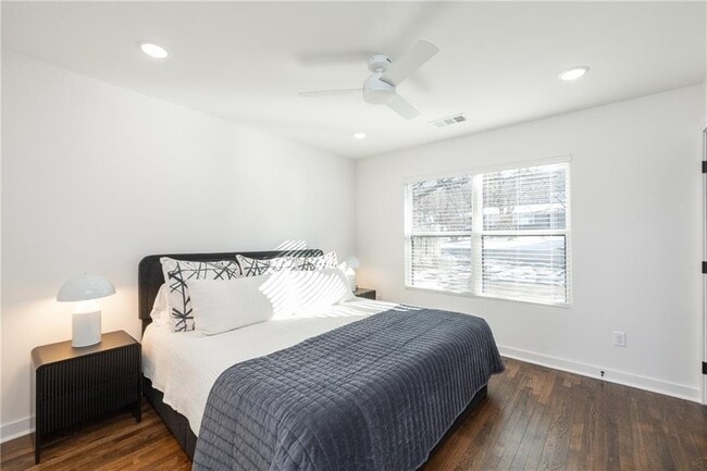 Building Photo - 568 E Rebecca St