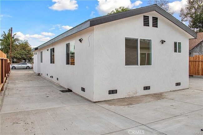 Building Photo - 6513 San Miguel St