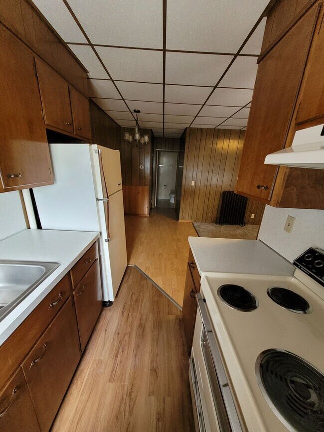 Building Photo - 402 N Railroad St