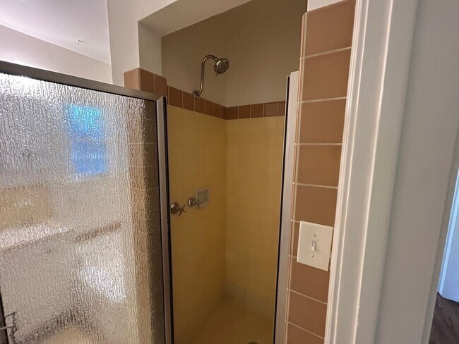 Building Photo - Rare Nostalgic Vintage 2Bedroom Home