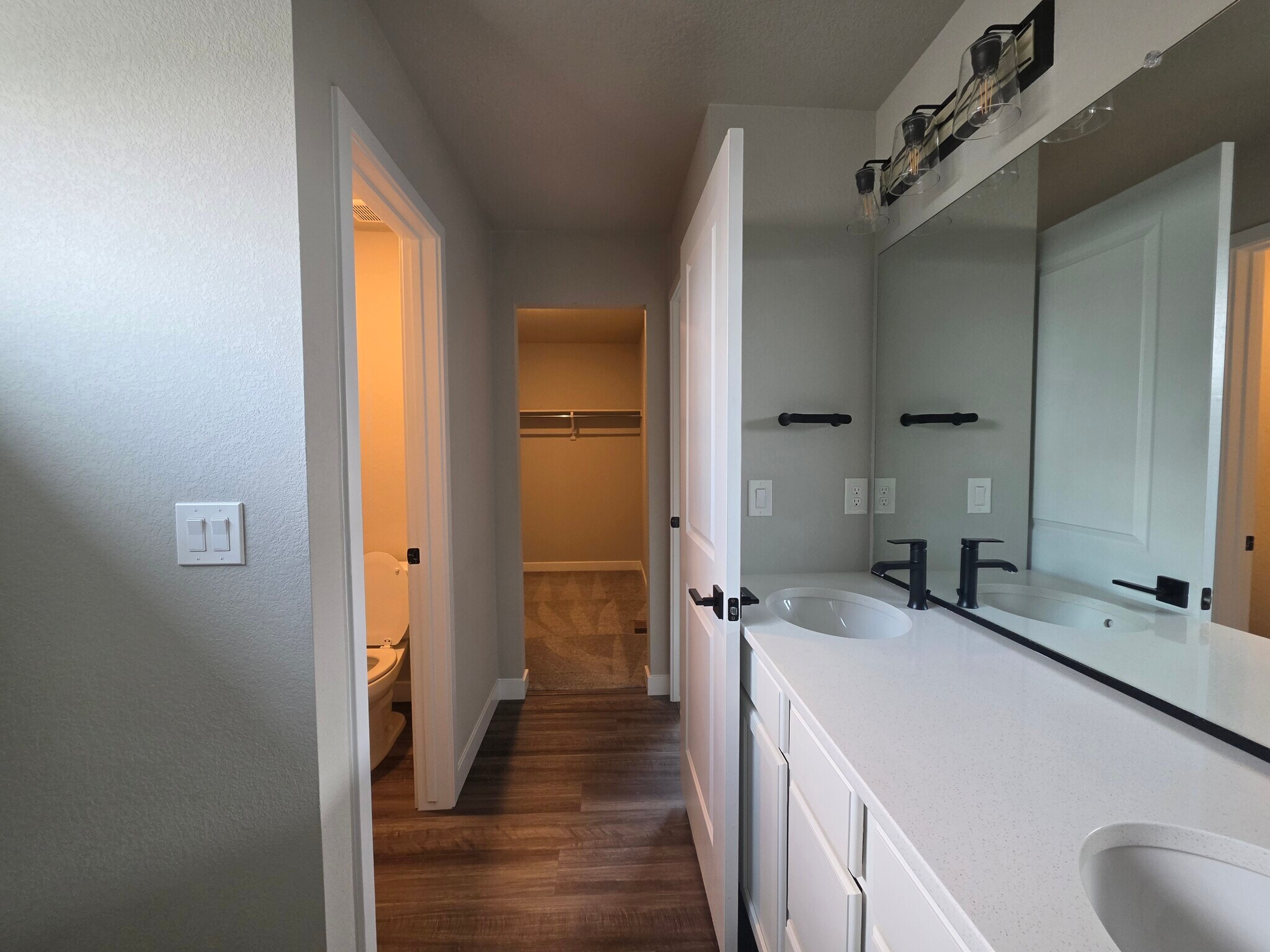 Building Photo - 10429 Luneth Dr