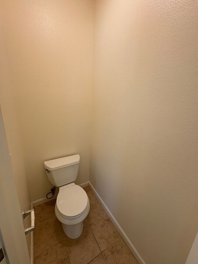 Building Photo - Immaculate NW Visalia home for rent!