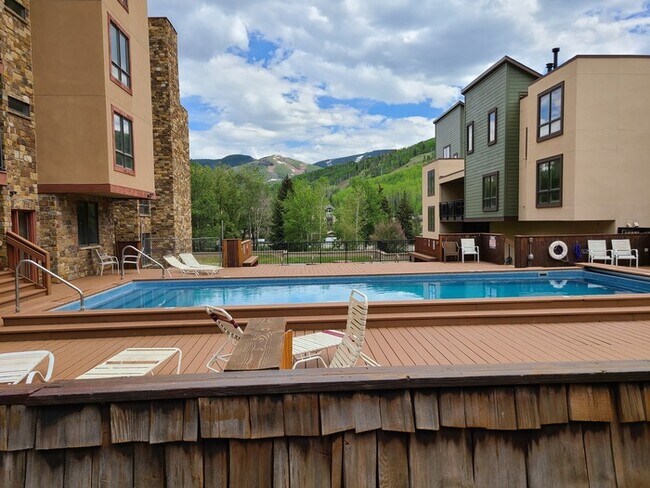 Building Photo - 1023 Lions Ridge Loop