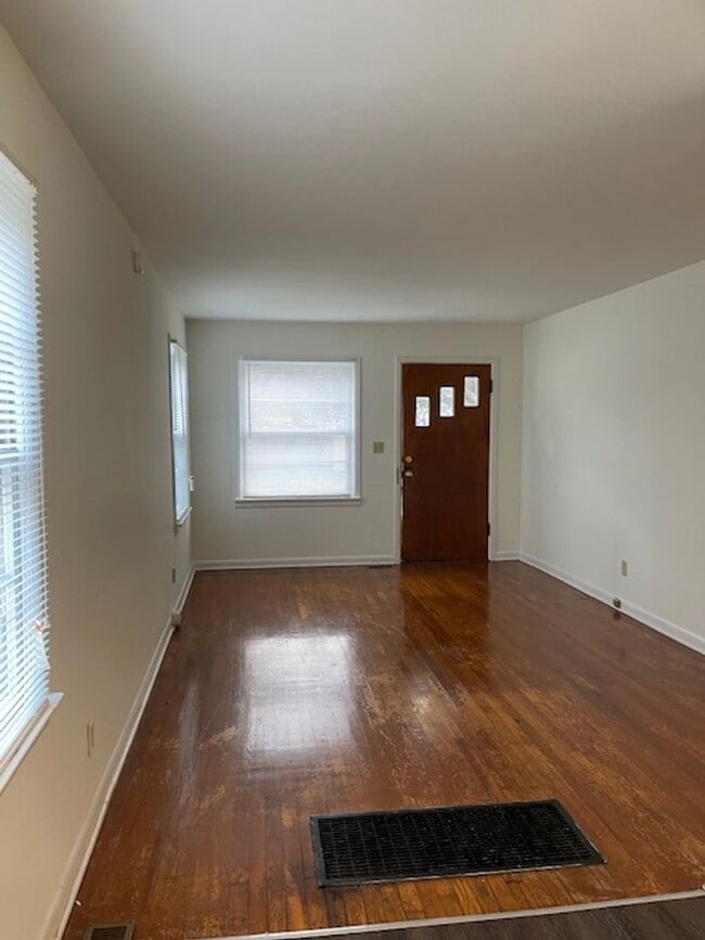 Building Photo - 323 S Weller