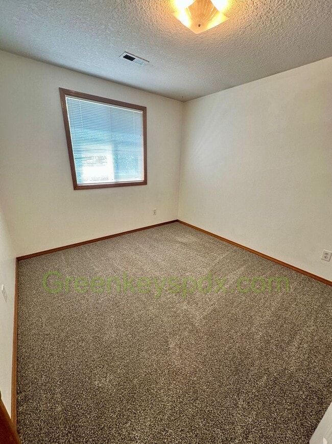 Building Photo - Beautiful 3-Bedroom House with 2.5 Bathroo...