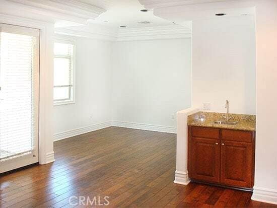 Building Photo - 10640 Woodbridge St