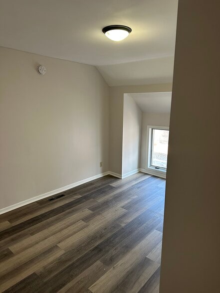 Bedroom - 200 E 9th St