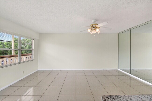 Building Photo - 116 Mansfield C