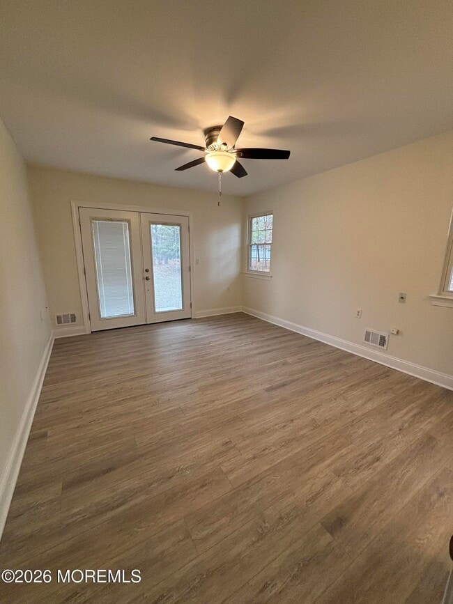 Building Photo - 2 Sheffield Pl