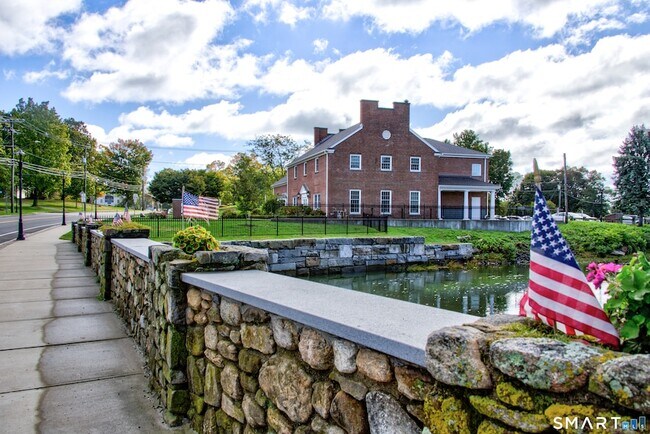 Building Photo - 6 Stevens Rd