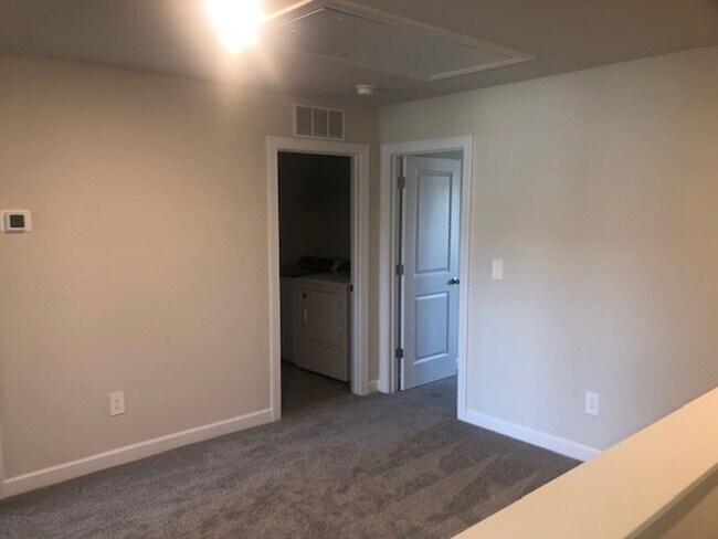 Building Photo - Newer Townhome with 1 Car Garage in Braemar Village! COMING SOON!