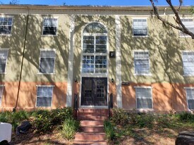 Building Photo - 4003 Versailles Dr
