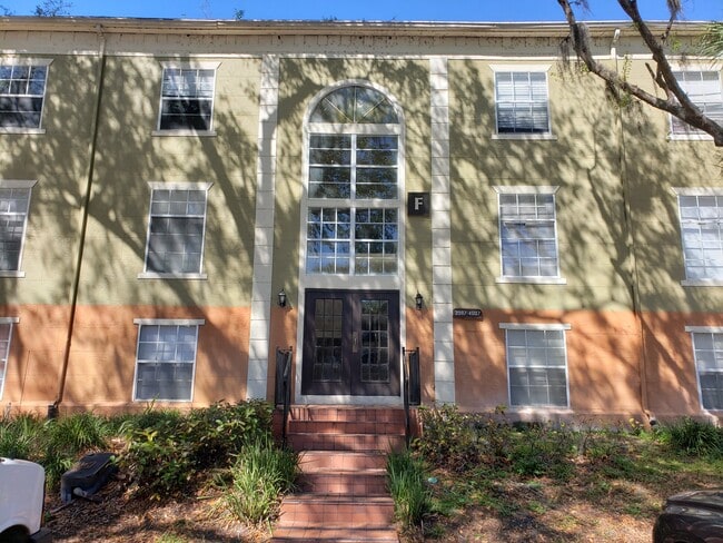 Building Photo - 4003 Versailles Dr