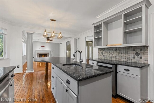 Building Photo - 2475 Horace St