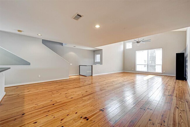Building Photo - 6925 Yellowstone Way Dr