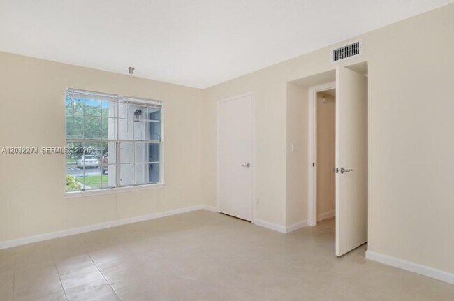 Building Photo - 1011 Crystal Way