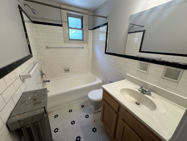 Interior Photo - The Jonathan