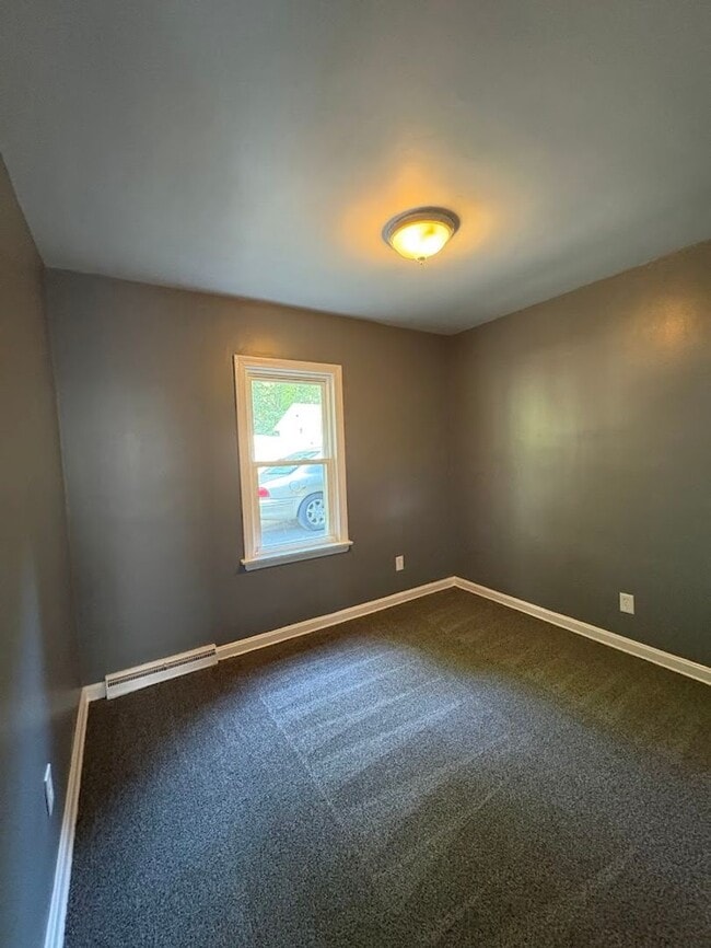 Building Photo - Two bedroom one bathroom home for rent