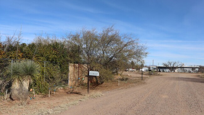 Building Photo - NICE MANUFACTURED HOME!