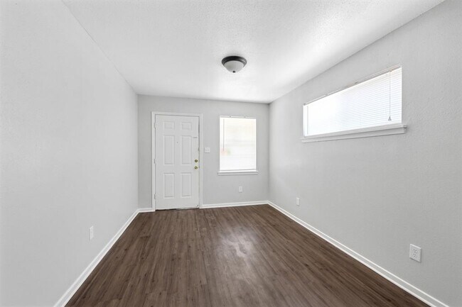 Building Photo - 5708 Pickfair St