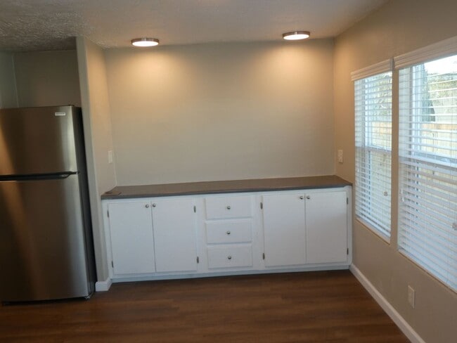 Building Photo - 6110 N Orange Tree Ln