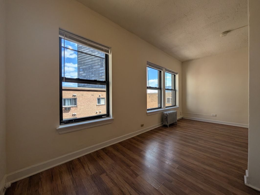 Building Photo - 5417 N Kenmore Ave