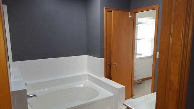 Building Photo - 6946 Seafield Ct