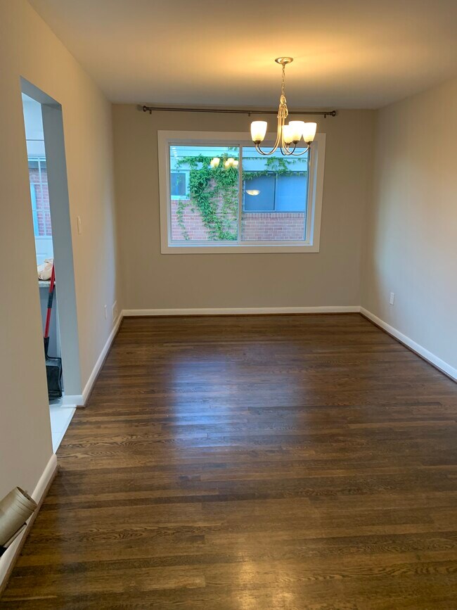 Building Photo - 10031 Renfrew Rd