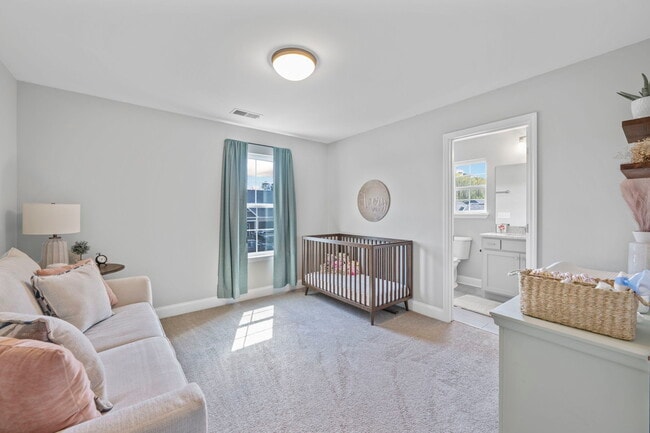 Building Photo - 631 NE Bellingham Dr