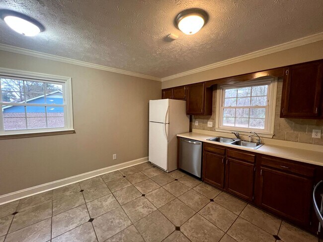 Building Photo - 1233 Wilderness Dr