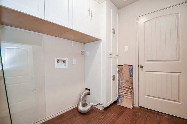 Building Photo - 2015 Treasure Mountain Dr