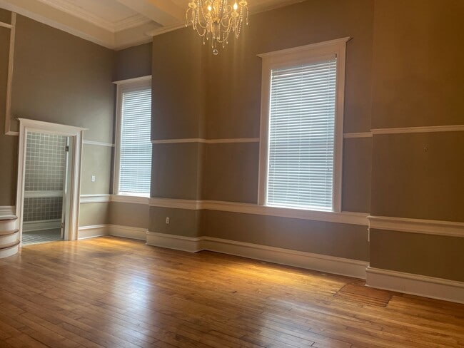 Building Photo - 1025 Church St