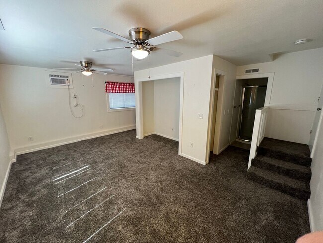 Building Photo - 4bd 3 bath