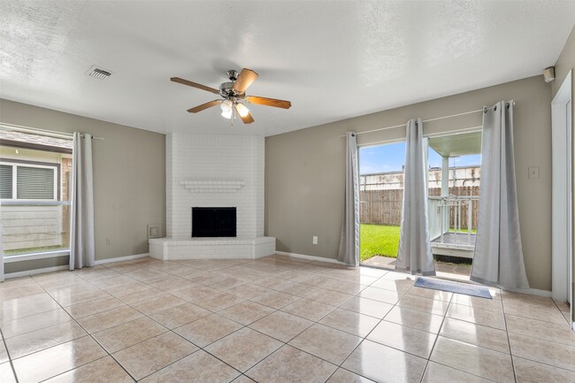 Building Photo - 10954 Pigeonwood Dr