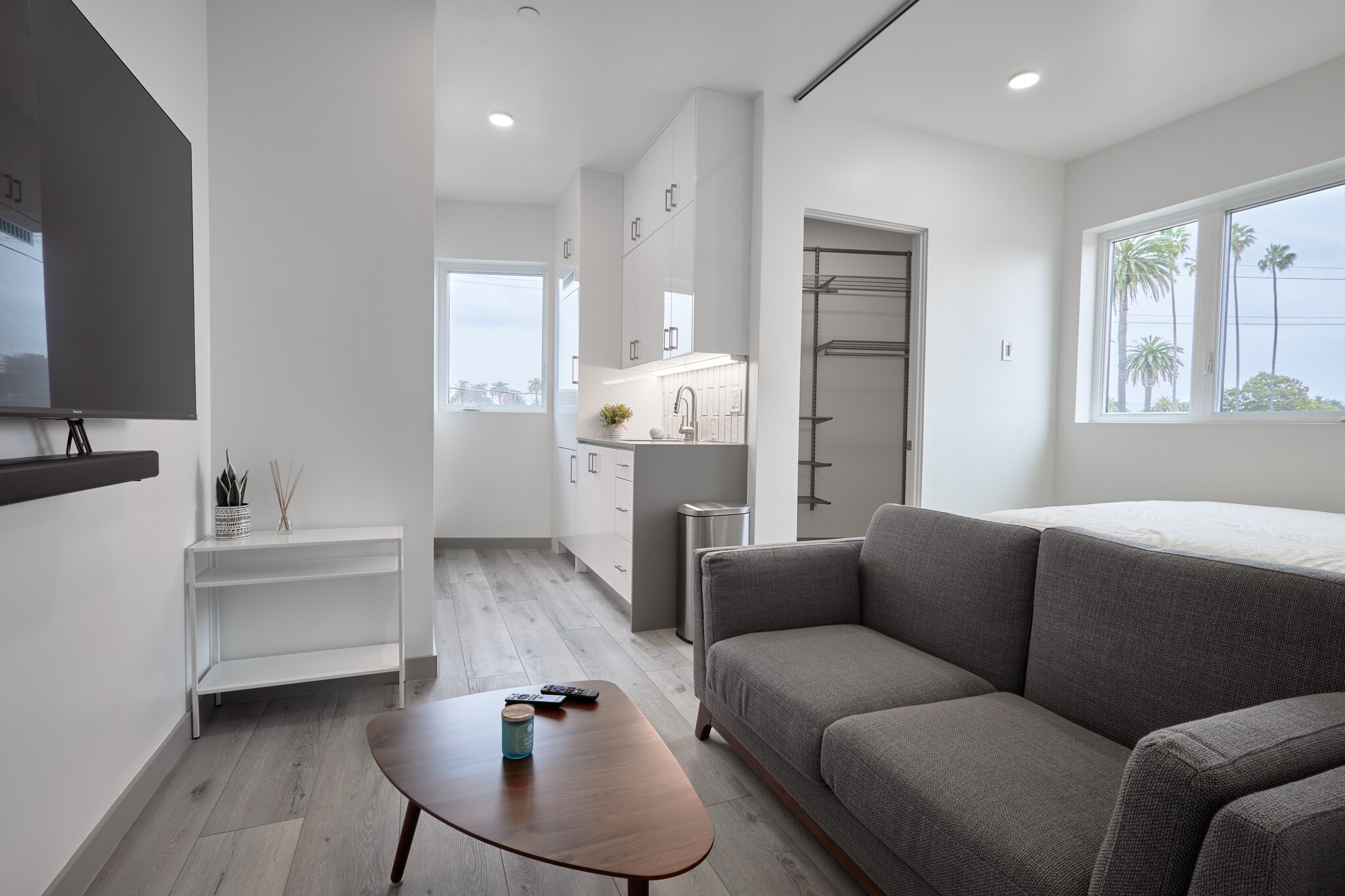 Building Photo - 2929 S La Brea Ave