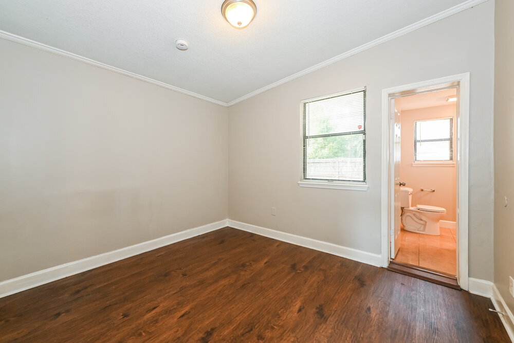 Building Photo - 2611 Lowes Pl