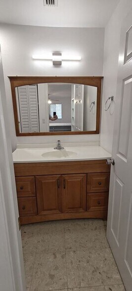 Building Photo - 6519 W Newberry Rd